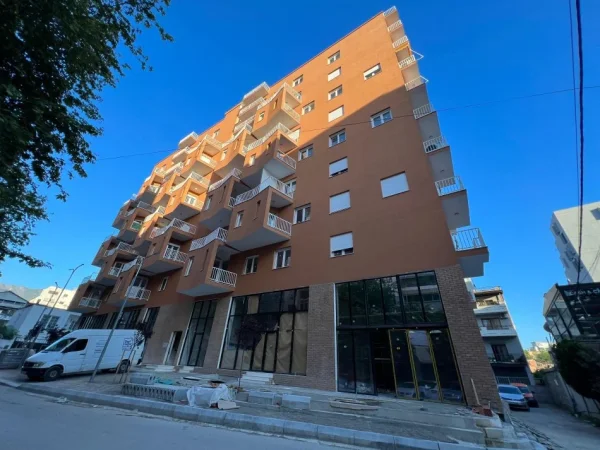 Tirane, jepet me qera ambjent biznesi Kati 0, 45 m² 800 € (5 maji, pran concord center)