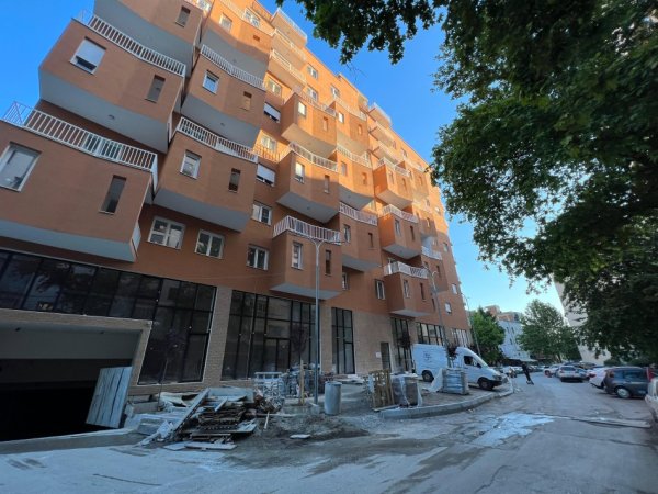 Tirane, jepet me qera ambjent biznesi Kati 0, 45 m² 800 € (5 maji, pran concord center)