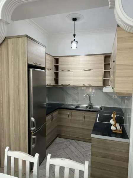 Tirane, jepet me qera apartament 1+1+Ballkon Kati 9, 60 m² 500 € (Teodor keko)
