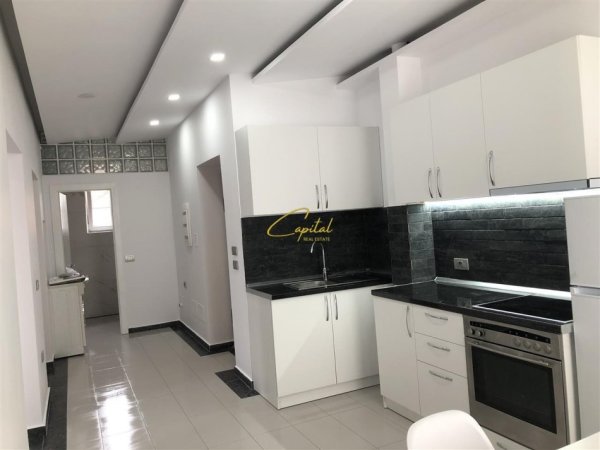 Tirane, jepet me qera apartament 2+1 Kati 1, 70 m² 500 € (BRRYLI)