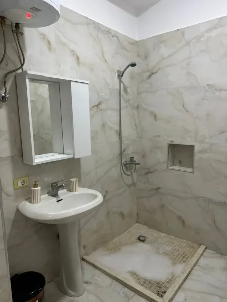 Tirane, jepet me qera apartament 1+1+Ballkon Kati 9, 60 m² 500 € (Teodor keko)