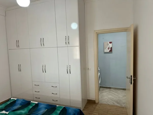 Tirane, jepet me qera apartament 1+1+Ballkon Kati 9, 60 m² 500 € (Teodor keko)