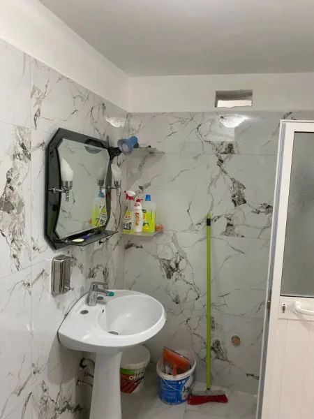Tirane, jepet me qera apartament 1+1 Kati 3, 60 m² 500 €