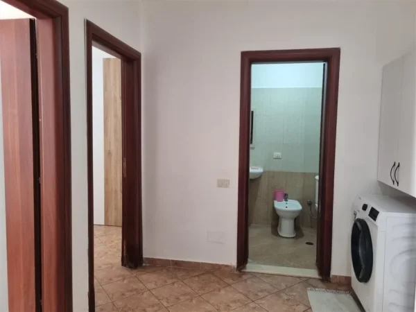 Tirane, jepet me qera apartament 2+1 Kati 5, 100 m² 460 € (astir)