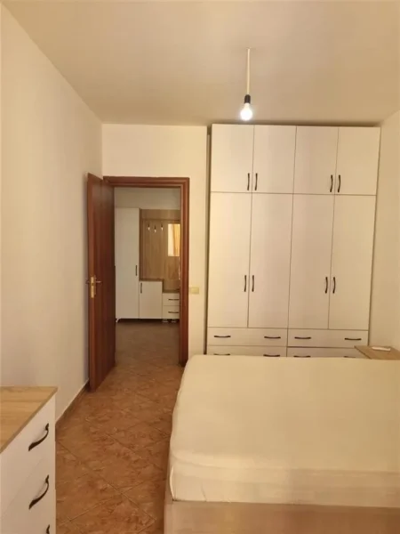 Tirane, jepet me qera apartament 2+1 Kati 5, 100 m² 460 € (astir)