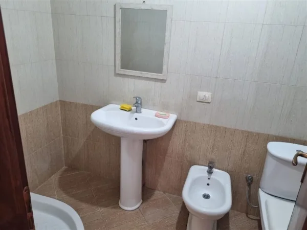 Tirane, jepet me qera apartament 2+1 Kati 5, 100 m² 460 € (astir)