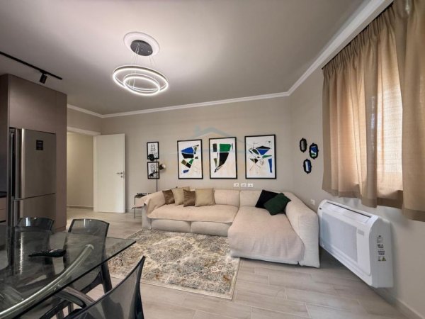 Tirane, jepet me qera apartament 1+1+Aneks+Ballkon Kati 6, 83 m² 1.000 € (Qender)