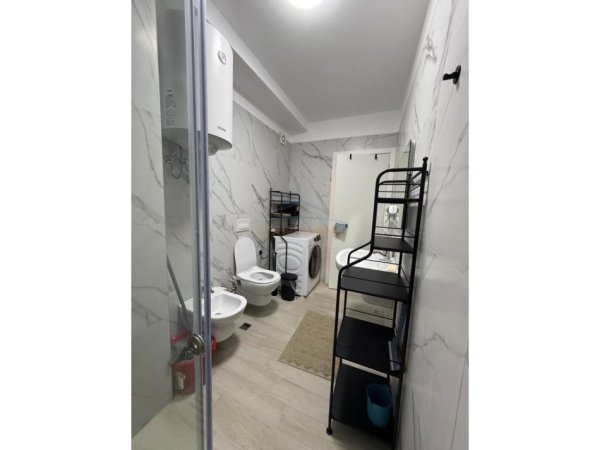 Tirane, jepet me qera apartament 1+1+Aneks+Ballkon Kati 6, 83 m² 1.000 € (Qender)