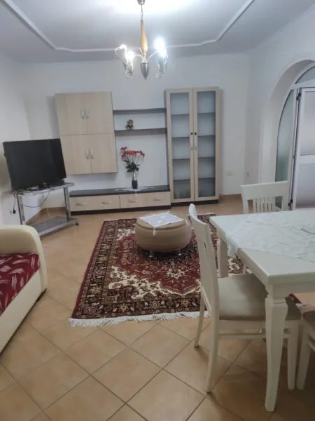 Tirane, jepet me qera apartament 3+1+Ballkon Kati 3, 131 m² 600 € (STADIUMI DINAMO)