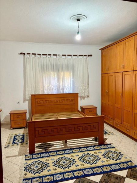 Tirane, jepet me qera Vile 1+1+Aneks+Ballkon Kati 1, 100 m² 500 € (Report TV ISH parku)