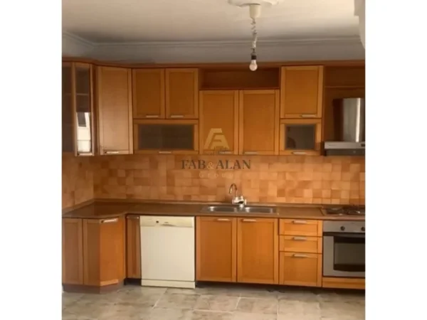 Tirane, shitet KAT VILE Kati 3, 149 m² 202.000 € (Komuna e Parisit)