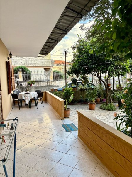 Tirane, jepet me qera Vile 1+1+Aneks+Ballkon Kati 1, 100 m² 500 € (Report TV ISH parku)
