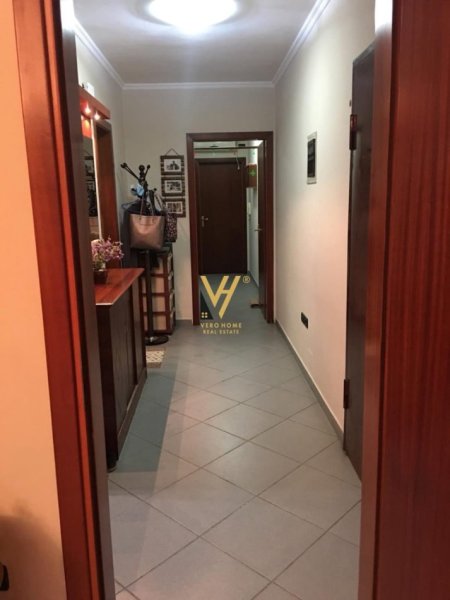 Tirane, jepet me qera apartament 1+1+Ballkon Kati 3, 100 m² 530 € (STACIONI I TRENIT)