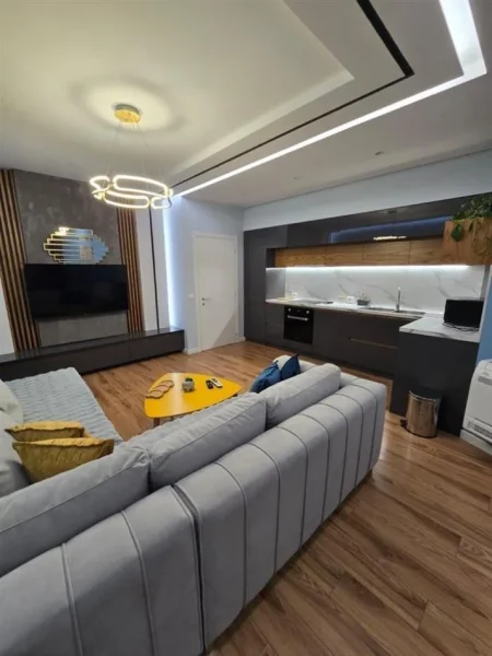Tirane, jepet me qera 2+1+Ballkon Kati 3, 80 m² 650 € (hamdi sina)