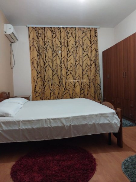 Tirane, jepet me qera 2+1 Kati 2, 350 € (Freske)