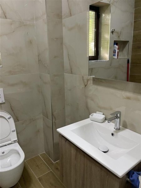 Tirane, jepet me qera shtepi 1+1 Kati 1, 70 m² 450 € (Ish Restorant Durrsi , Ferit Xhajko)
