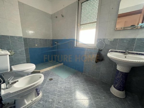 Tirane, jepet me qera apartament 2+1 Kati 1, 97 m² 700 € (Rruga e Elbasanit)