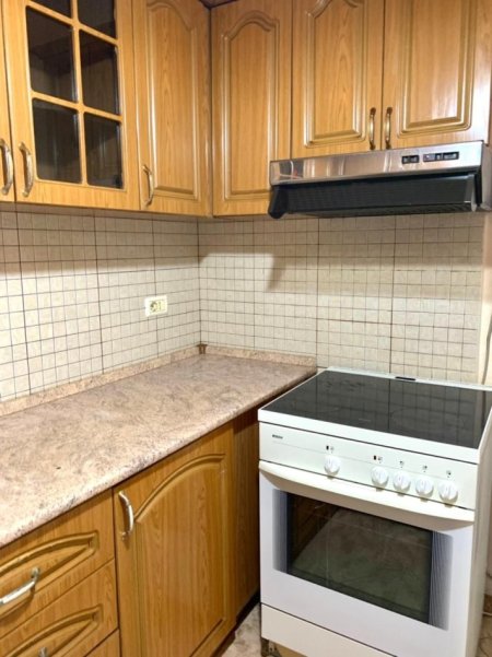 Tirane, jepet me qera shtepi 1+1 Kati 1, 70 m² 380 € (Ish Parku ,Rruga e Kavajes)