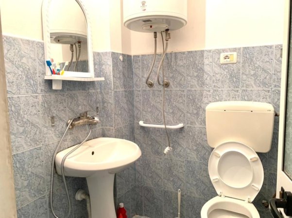 Tirane, jepet me qera shtepi 1+1 Kati 1, 70 m² 380 € (Ish Parku ,Rruga e Kavajes)