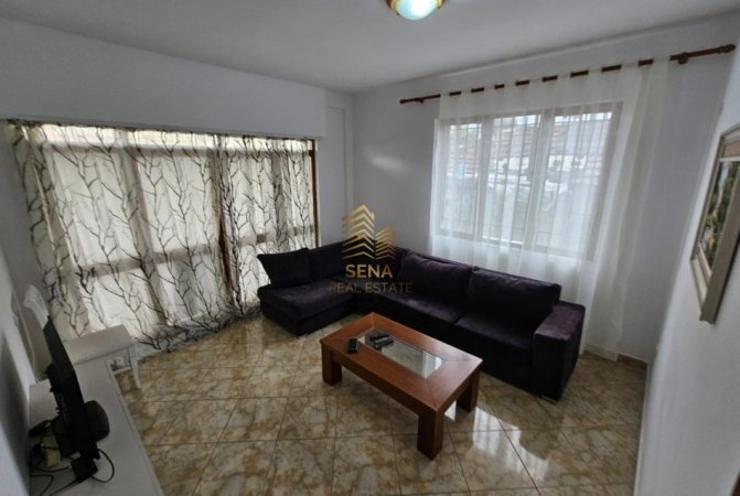 Tirane, jepet me qera Vile 1+1+Ballkon Kati 1, 65 m² 400 € (Rruga Kristo Luarasi)