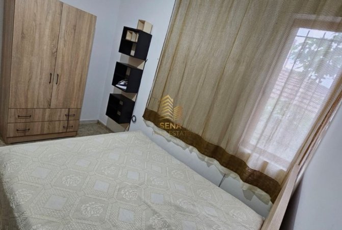 Tirane, jepet me qera Vile 1+1+Ballkon Kati 1, 65 m² 400 € (Rruga Kristo Luarasi)