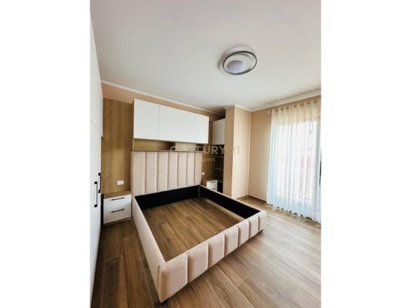 Tirane, jepet me qera apartament 2+1+Aneks+Ballkon Kati 9, 116 m² 800 € (Kompleksi Arlis Farmacia 10)