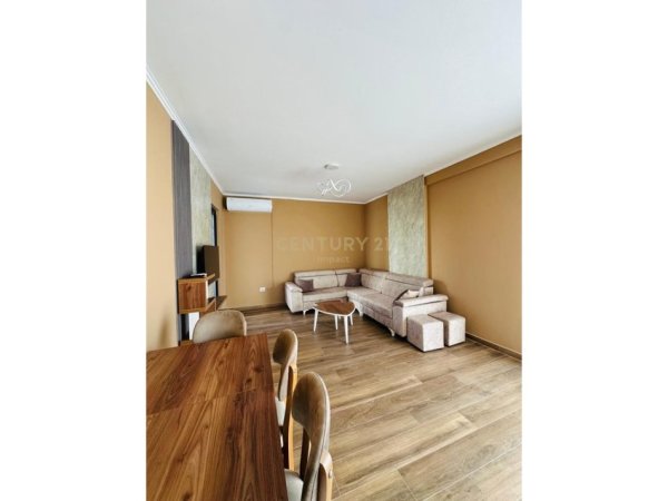 Tirane, jepet me qera apartament 2+1+Aneks+Ballkon Kati 9, 116 m² 800 € (Kompleksi Arlis Farmacia 10)