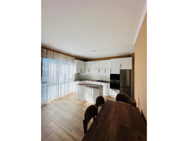 Tirane, jepet me qera apartament 2+1+Aneks+Ballkon Kati 9, 116 m² 800 € (Kompleksi Arlis Farmacia 10)