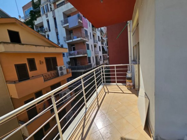 Tirane, jepet me qera apartament 2+1+Ballkon Kati 3, 90 m² 450 € (Rruga eduart mano)