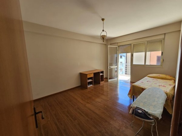 Tirane, jepet me qera apartament 2+1+Ballkon Kati 3, 90 m² 450 € (Rruga eduart mano)