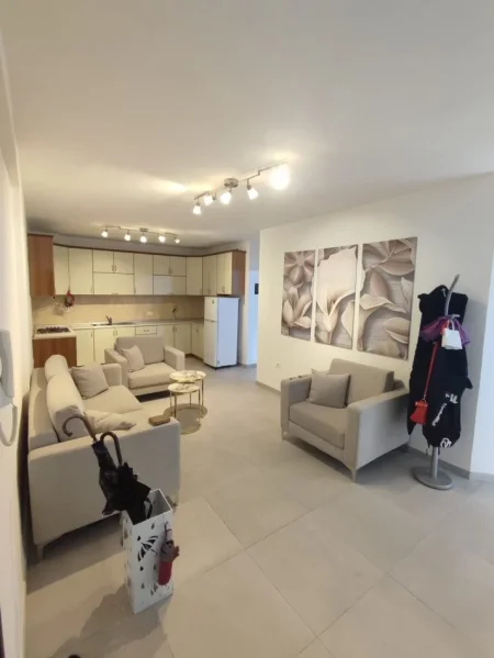 Tirane, jepet me qera zyre Kati 4, 80 m² 600 € (Myslym Shyri)