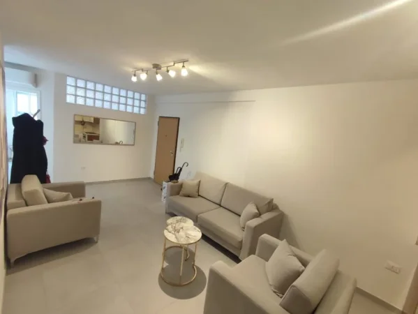 Tirane, jepet me qera zyre Kati 4, 80 m² 600 € (Myslym Shyri)