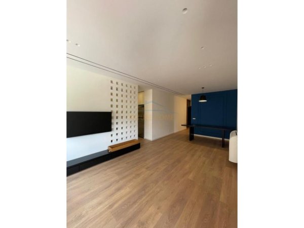 Tirane, jepet me qera apartament 3+1 Kati 2, 116 m² 1.000 € (liqeni i thate)