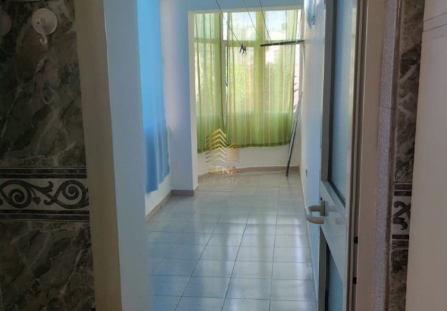 Tirane, jepet me qera apartament 2+1+Aneks+Ballkon Kati 3, 131 m² 600 € (Rruga Margarita Tutulani)