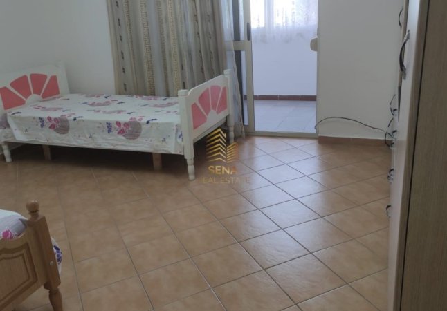 Tirane, jepet me qera apartament 2+1+Aneks+Ballkon Kati 3, 131 m² 600 € (Rruga Margarita Tutulani)