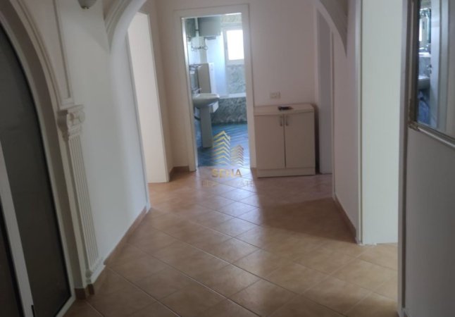 Tirane, jepet me qera apartament 2+1+Aneks+Ballkon Kati 3, 131 m² 600 € (Rruga Margarita Tutulani)