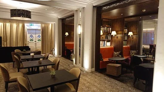 Tirane, jap me qera lokal Kati 0, 90 m² 600 € (kodra e diellit)