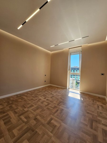 Tirane, jepet me qera zyre Kati 5, 120 m² 1.800 € (Ambasador 1)