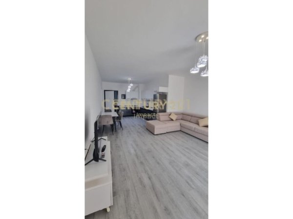 Tirane, jepet me qera apartament 1+1+Ballkon Kati 3, 78 m² 550 € (RRUGA 5 MAJI)