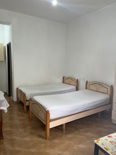 Tirane, jap me qera garsonier 1+1 Kati 2, 40 m² 200 € (Rruga Arben Broci ,Tirane)