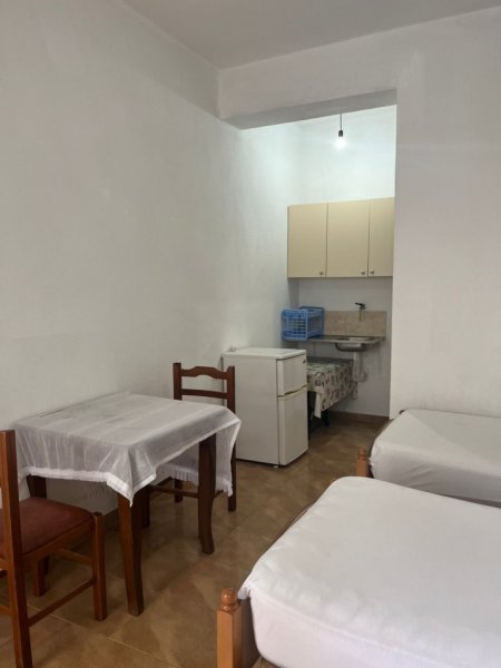 Tirane, jap me qera garsonier 1+1 Kati 2, 40 m² 200 € (Rruga Arben Broci ,Tirane)