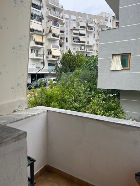 Tirane, jap me qera garsonier 1+1 Kati 2, 40 m² 200 € (Rruga Arben Broci ,Tirane)