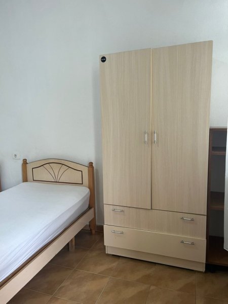 Tirane, jap me qera garsonier 1+1 Kati 2, 40 m² 200 € (Rruga Arben Broci ,Tirane)