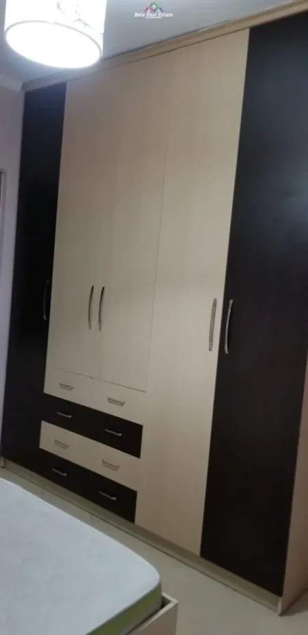 Tirane, jepet me qera apartament 1+1+Ballkon Kati 3, 75 m² 370 € (astir)