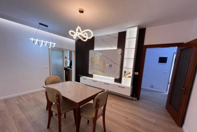 Tirane, jepet me qera apartament 2+1+Ballkon Kati 4, 95 m² 500 € (Prane Ring Centre)