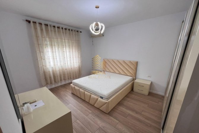Tirane, jepet me qera apartament 2+1+Ballkon Kati 4, 95 m² 500 € (Prane Ring Centre)