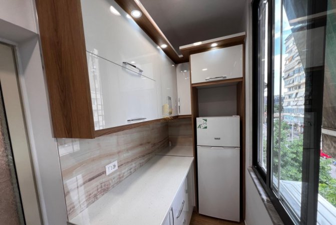 Tirane, jepet me qera apartament 2+1+Ballkon Kati 4, 95 m² 500 € (Prane Ring Centre)