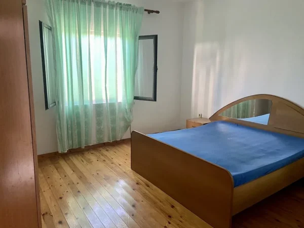 Tirane, jepet me qera shtepi 2+1 Kati 2, 110 m² 400 € (Rruga e Elbasanit)