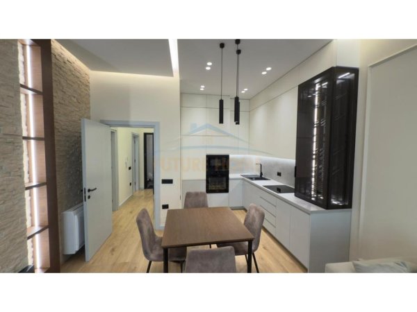 Tirane, jepet me qera apartament 1+1 Kati 5, 76 m² 800 € (Rruga e Kavajes)