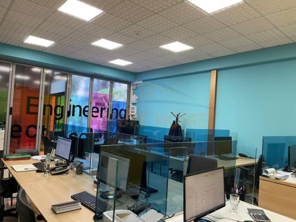 Tirane, jepet me qera ambjent biznesi Kati 0, 222 m² 4.500 € (Blloku)
